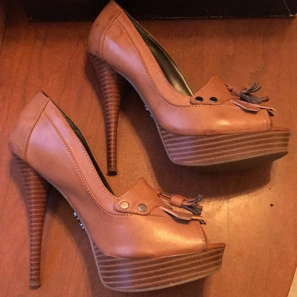 Simply Vera- Vera Wang tassel stilettos - Picture 1 of 4